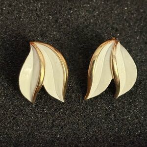 Vintage Crown Trifari‎ White Enamel Gold Tone Leaf Clip-On Earrings Signed